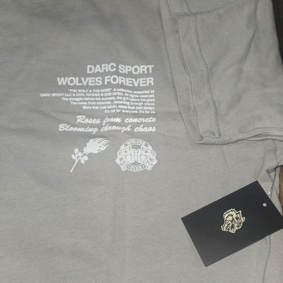 Darc Sport Floral Wolf Graphic Men's Shirt - Picture 7 of 8